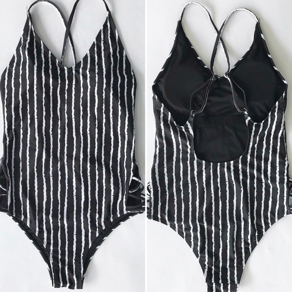 SUMMER SALE💥Striped one-piece swimsuit 🏖 NWT
